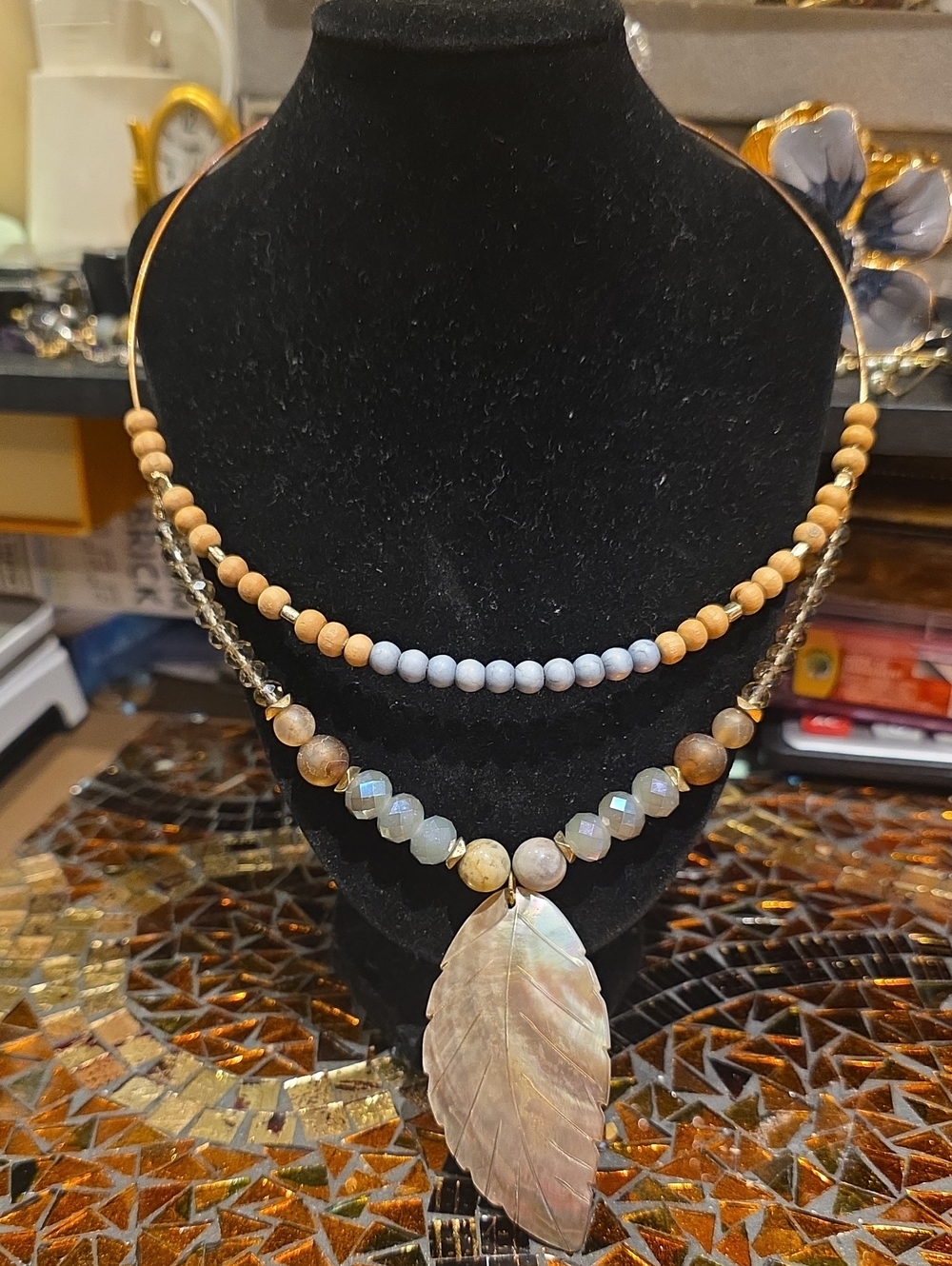 Vintage 1946 Beige and Iridescent Layered Leaf Necklace